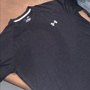 Black under Armour athletic shirt